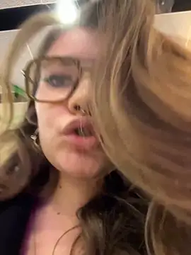 Snapshot of Holy_Tereza chatting on 4, 4, 2026 Holy Tereza online show from 4, 4, 2026