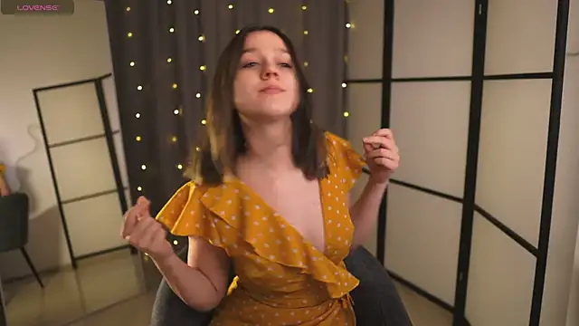 Addelin Moon online show from 1, 2, 2025