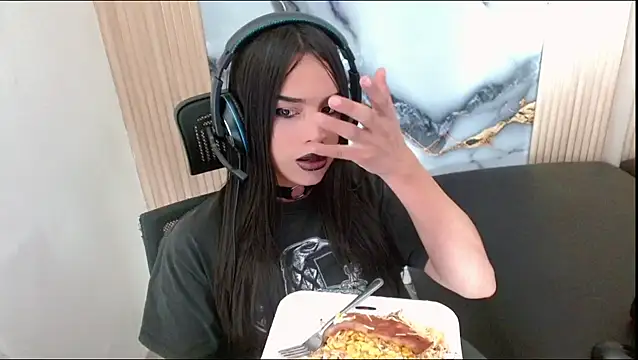 Dollbehavior  online show from 21, 9, 2025