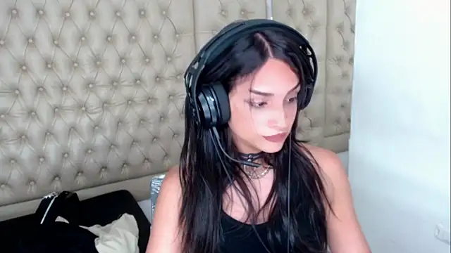 Dollbehavior  online show from 22, 11, 2025