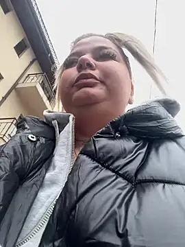 AllysonK online show from 28, 2, 2025