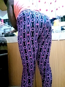 Snapshot of zainabsmile chatting on 1, 11, 2025 zainabsmile online show from 1, 11, 2025