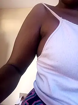 Snapshot of zainabsmile chatting on 3, 12, 2025 zainabsmile online show from 3, 12, 2025