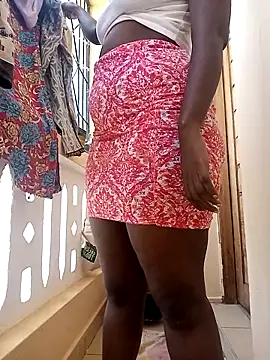 Snapshot of zainabsmile chatting on 4, 12, 2025 zainabsmile online show from 4, 12, 2025