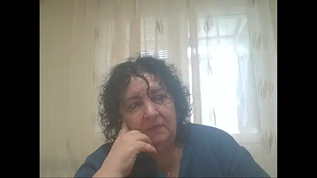 Snapshot of maturekorine chatting on 9, 5, 2026 maturekorine online show from 9, 5, 2026