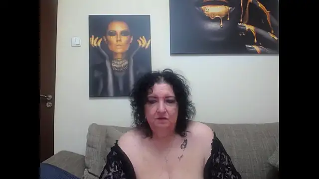 Snapshot of maturekorine chatting on 18, 5, 2026 maturekorine online show from 18, 5, 2026