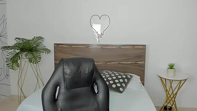 Snapshot of ivette_bocelly chatting on 11, 12, 2024 ivette bocelly online show from 11, 12, 2024