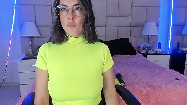 Snapshot of IsisLoveyes_ chatting on 23, 12, 2024 IsisLoveyes  online show from 23, 12, 2024