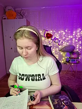 Snapshot of D0nna_ chatting on 2, 4, 2026 D0nna online show from 2, 4, 2026