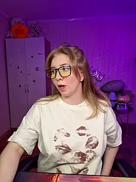 Snapshot of D0nna_ chatting on 4, 4, 2026 D0nna online show from 4, 4, 2026