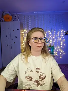 Snapshot of D0nna_ chatting on 13, 4, 2026 D0nna online show from 13, 4, 2026