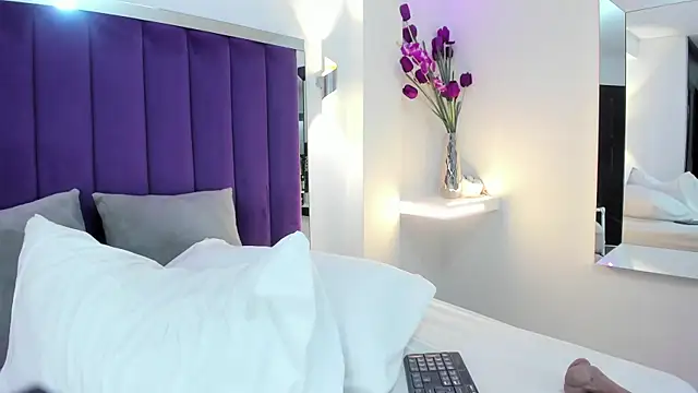 Snapshot of LindsyCater chatting on 3, 12, 2024 LindsyCater online show from 3, 12, 2024