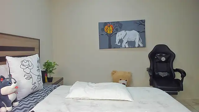 Renee-18 online show from 14, 4, 2026