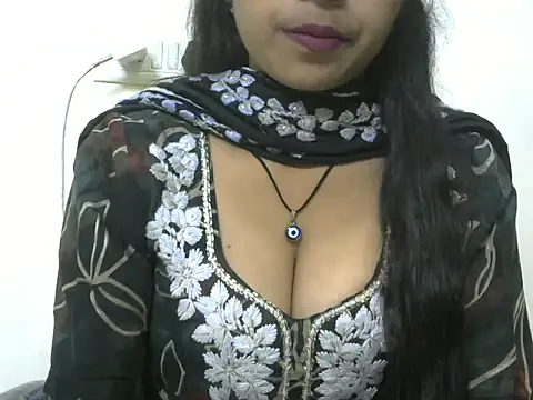 Snapshot of momo_lov chatting on 8, 10, 2025 momo lov online show from 8, 10, 2025