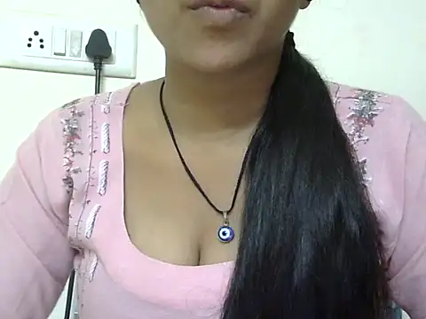 Snapshot of momo_lov chatting on 18, 10, 2025 momo lov online show from 18, 10, 2025