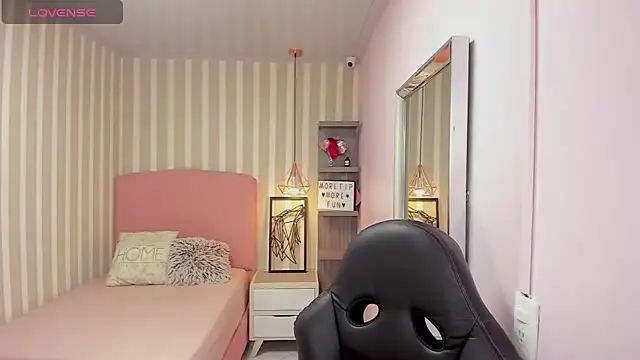 Snapshot of delilaquinn chatting on 1, 12, 2025 delilaquinn online show from 1, 12, 2025