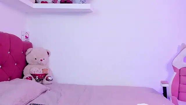 Snapshot of LucianaTomson chatting on 15, 2, 2025 LucianaTomson online show from 15, 2, 2025