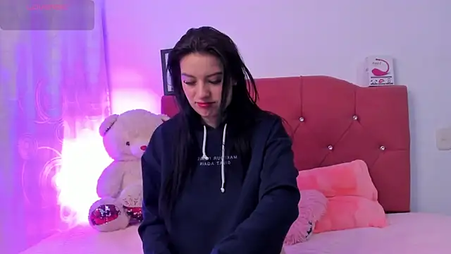 Snapshot of LucianaTomson chatting on 11, 10, 2025 LucianaTomson online show from 11, 10, 2025