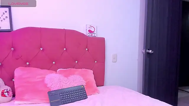 Snapshot of LucianaTomson chatting on 22, 11, 2025 LucianaTomson online show from 22, 11, 2025