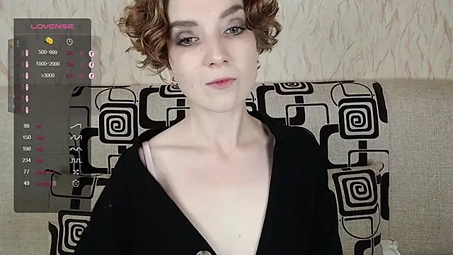Snapshot of TinaWince chatting on 12, 10, 2025 TinaWince online show from 12, 10, 2025