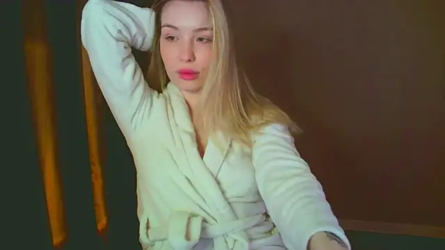 Snapshot of mia_raspberrie chatting on 8, 12, 2024 mia raspberrie online show from 8, 12, 2024