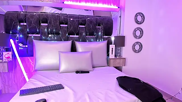 Charlotte Myers online show from 31, 1, 2025