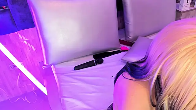 Charlotte Myers online show from 31, 1, 2025