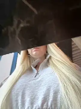 Snapshot of Teya_moon_ chatting on 4, 12, 2024 Teya moon  online show from 4, 12, 2024