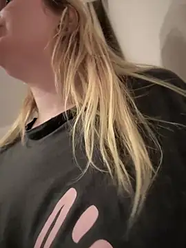 Snapshot of Teya_moon_ chatting on 19, 3, 2025 Teya moon  online show from 19, 3, 2025