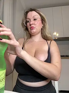 Snapshot of Teya_moon_ chatting on 5, 11, 2025 Teya moon online show from 5, 11, 2025