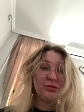 Snapshot of Teya_moon_ chatting on 22, 11, 2025 Teya moon online show from 22, 11, 2025