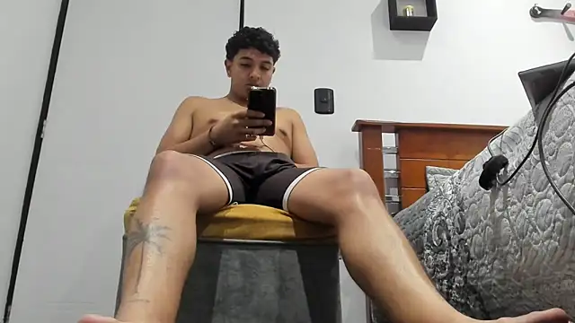 Snapshot of moubli_ chatting on 25, 9, 2025 moubli online show from 25, 9, 2025