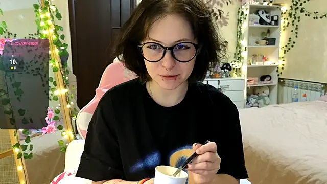 lily noris online show from 13, 12, 2024