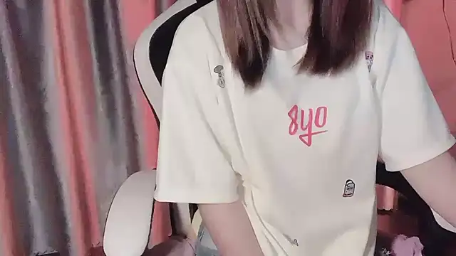 Snapshot of _Ely_ chatting on 18, 3, 2025 Ely online show from 18, 3, 2025