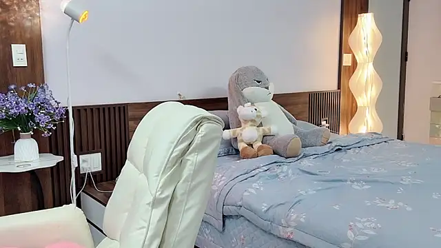 Snapshot of _Ely_ chatting on 5, 10, 2025 Ely online show from 5, 10, 2025