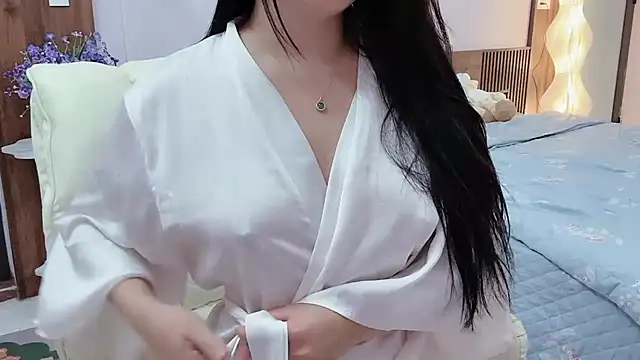 Snapshot of _Ely_ chatting on 6, 10, 2025 Ely online show from 6, 10, 2025