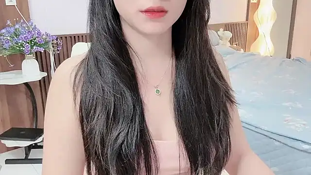 Snapshot of _Ely_ chatting on 25, 10, 2025 Ely online show from 25, 10, 2025