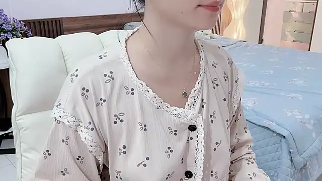 Snapshot of _Ely_ chatting on 31, 10, 2025 Ely online show from 31, 10, 2025