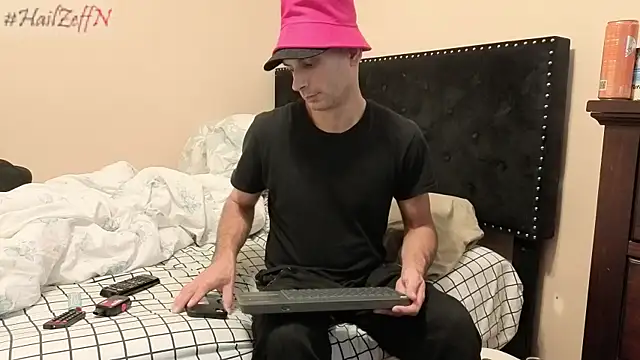 Snapshot of hailzeffn chatting on 19, 10, 2025 hailzeffn online show from 19, 10, 2025