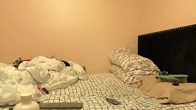 Snapshot of hailzeffn chatting on 24, 10, 2025 hailzeffn online show from 24, 10, 2025