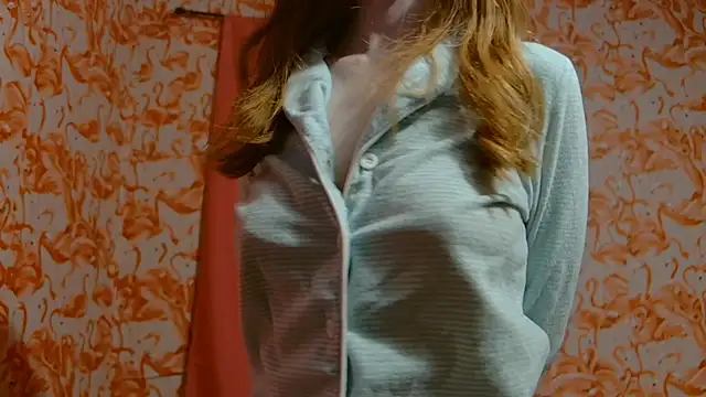 strawberrysmoothie online show from 10, 1, 2025