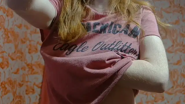 strawberrysmoothie online show from 17, 1, 2025