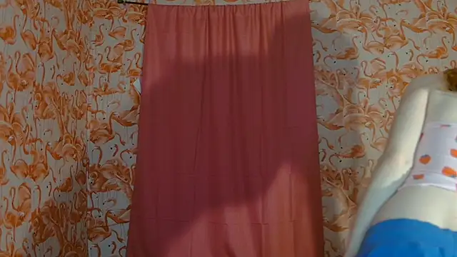 strawberrysmoothie online show from 31, 1, 2025