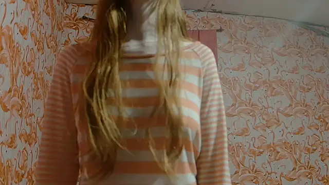 strawberrysmoothie online show from 11, 11, 2025