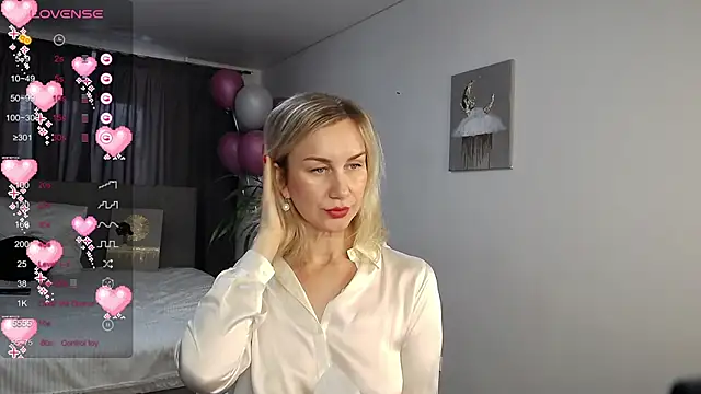 Vanessa Nowak online show from 5, 3, 2025