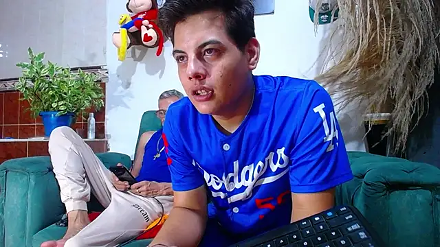 Leon hot X online show from 23, 2, 2025