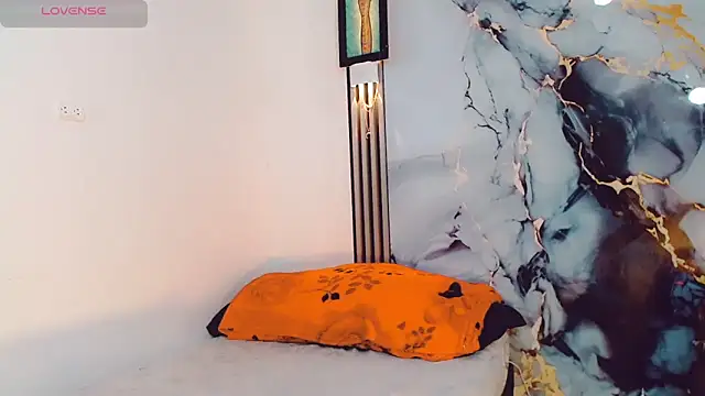 khiara moretti online show from 11, 11, 2025