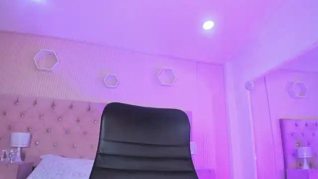 Agathaargent  online show from 12, 11, 2025