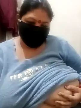 Snapshot of Shoni__ chatting on 11, 12, 2024 Shoni online show from 11, 12, 2024