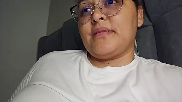 Snapshot of Laura77_ chatting on 16, 11, 2025 Laura77 online show from 16, 11, 2025